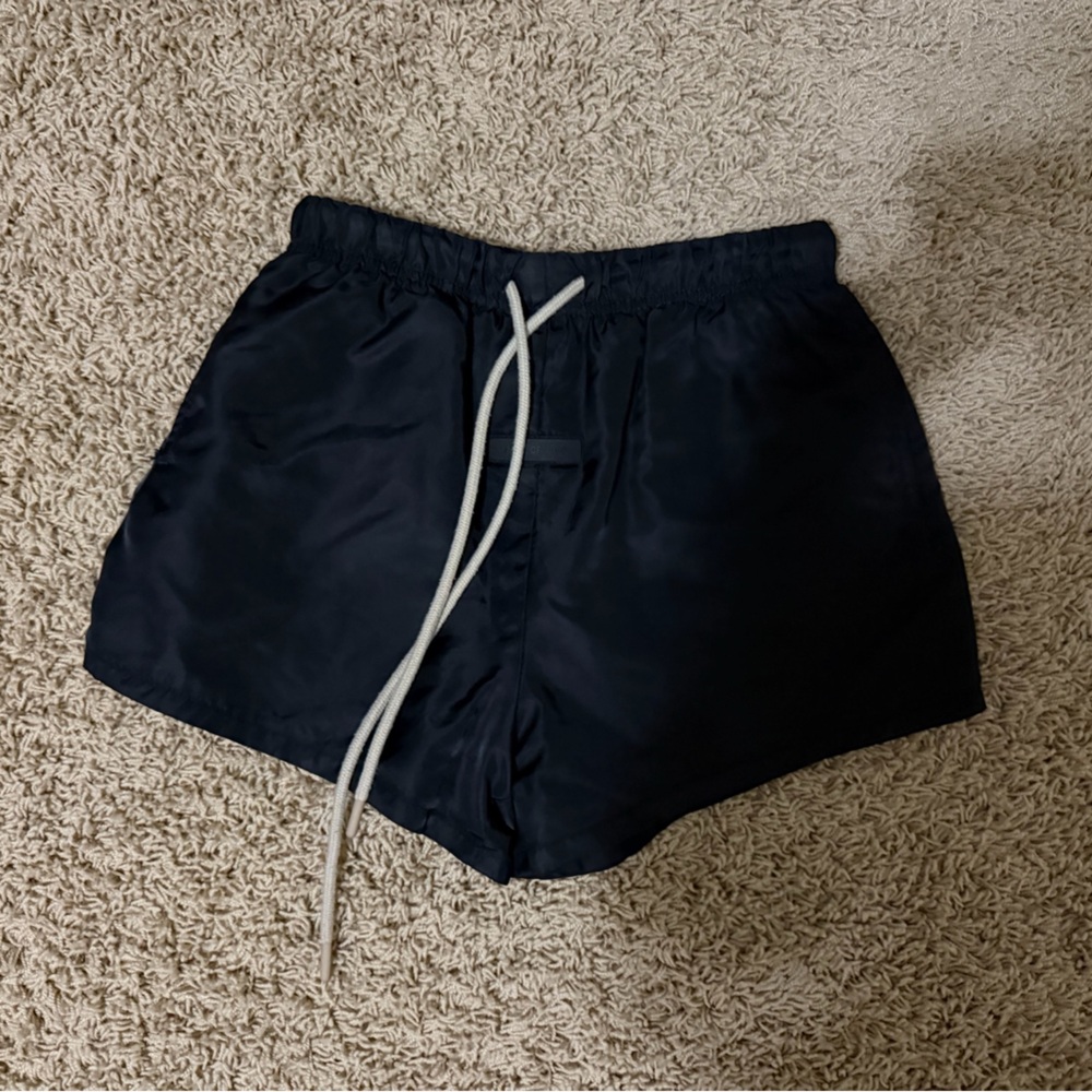 essentials women’s shorts - image 1